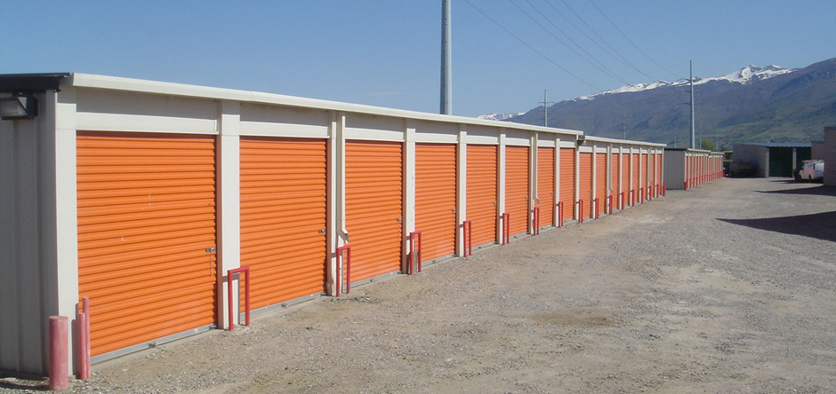 Exterior roll-up doors at Freeway Storage